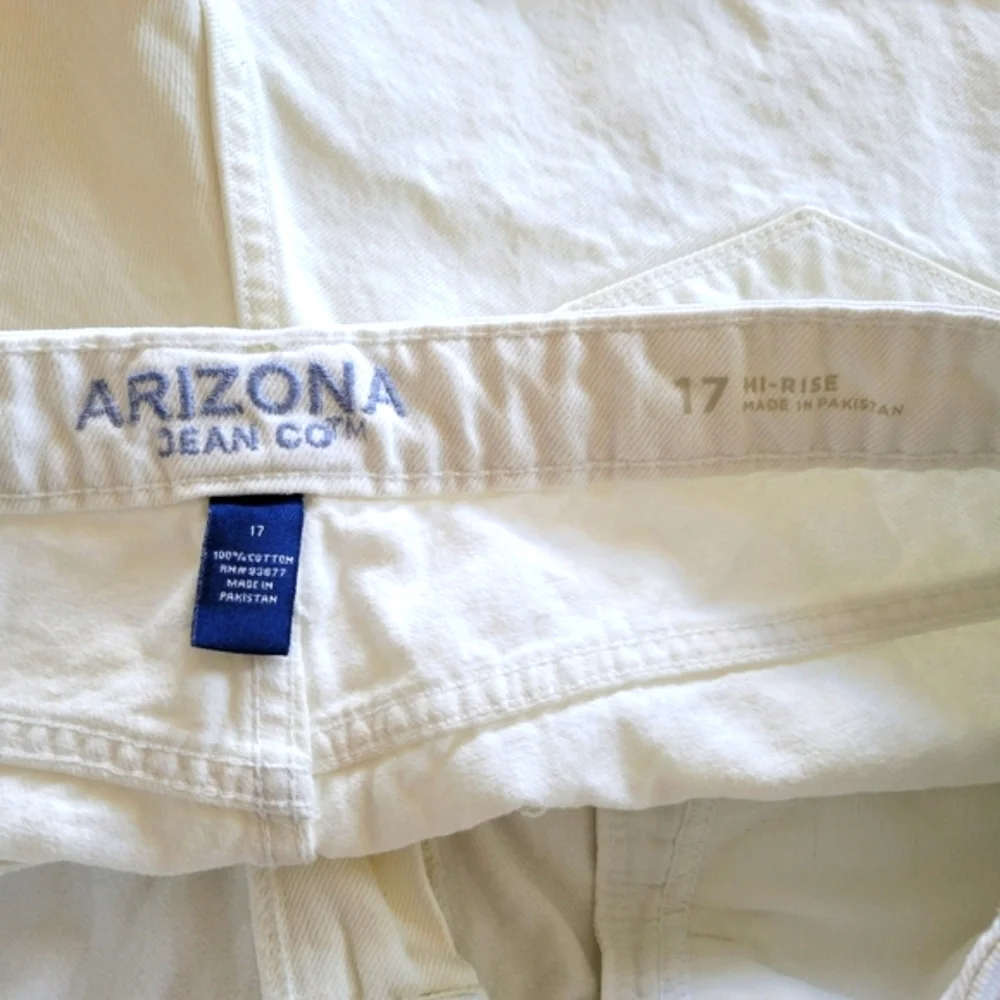ARIZONA DENIM White‎ Blue Sky Tie-Dye High-Rise Short 17